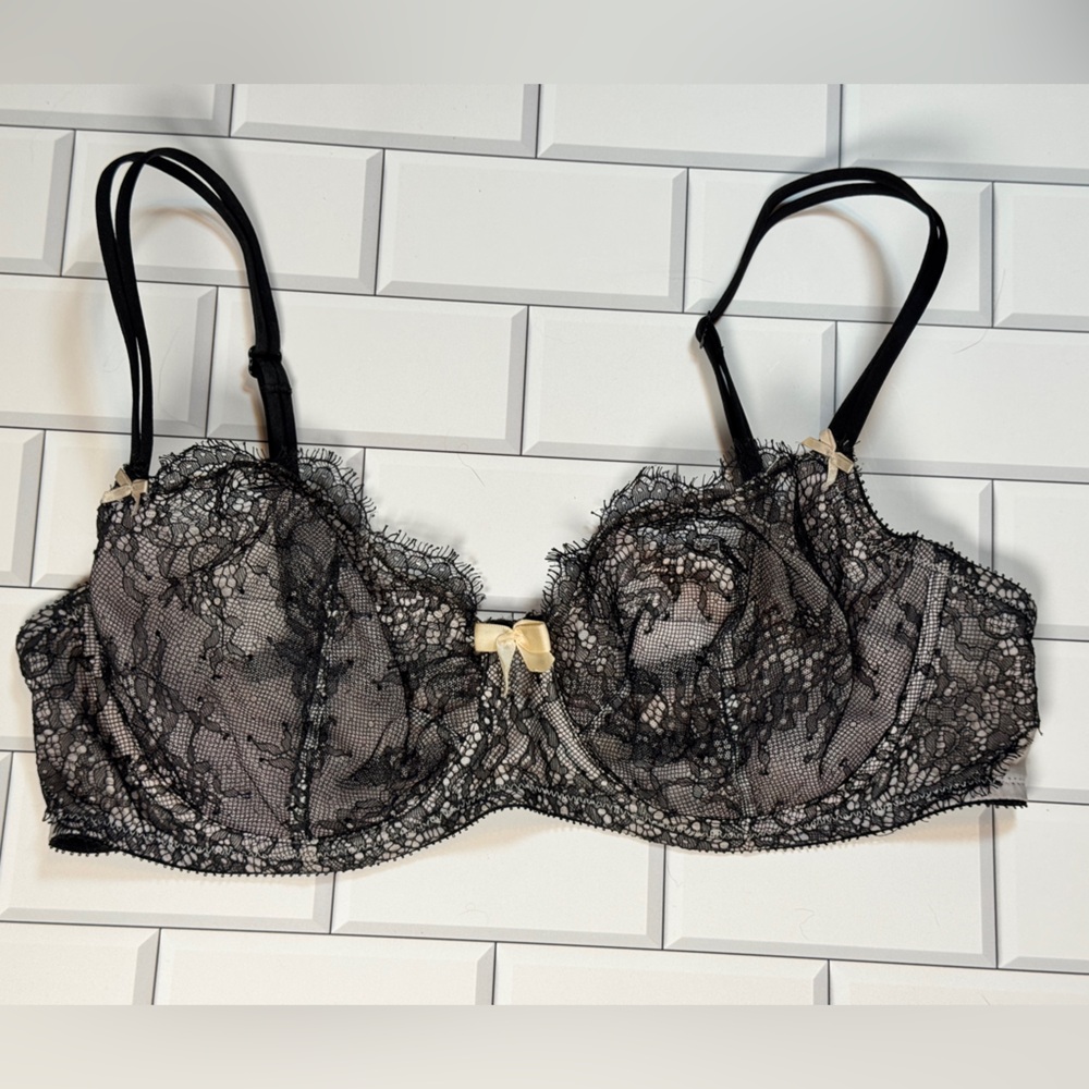 36D Designer Collection. Victoria’s Secret Sheer Lace Underwire Bra